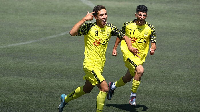 پرسپولیس ۲ - ۲ مقاومت