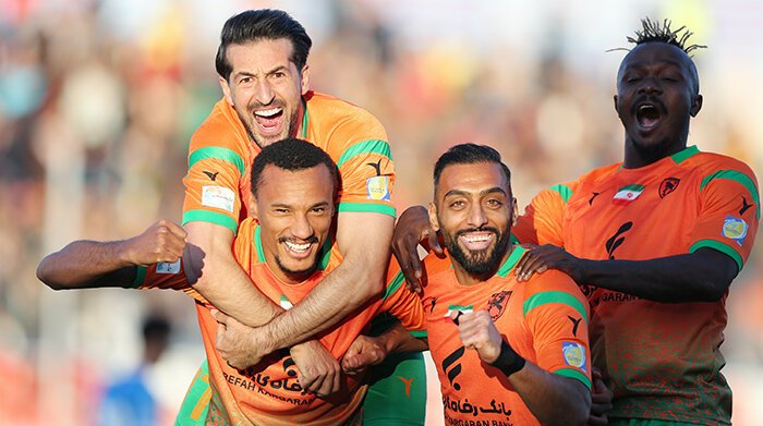 مس رفسنجان ۴ - ۰ صنعت نفت آبادان