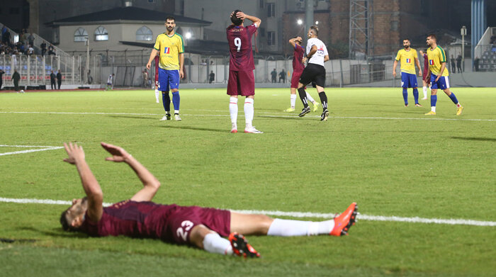 نساجی مازندران ۰ - ۰ صنعت نفت آبادان