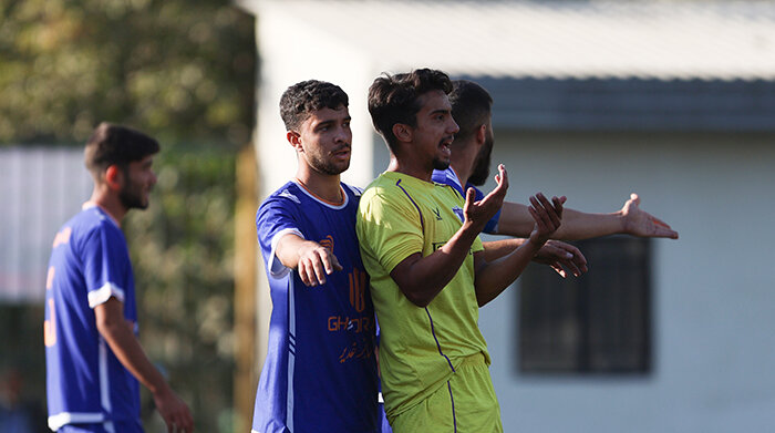 آبی پوشان روشن ۱ - ۱ هوادار