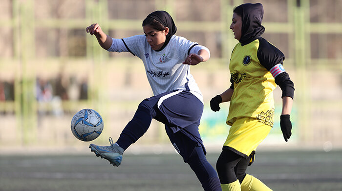 مهرگان پردیس ۰ - ۰ آراد ورزش زاگرس اصفهان