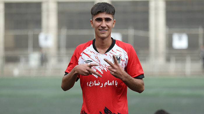 شاهین ۲ - ۱ پدیده جوان آپادانا