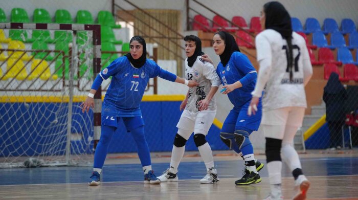 سنگ آهن بافق ۳۰ - ۲۵ استقلال